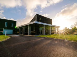 Karaka Luxury Vacation Home with Pool