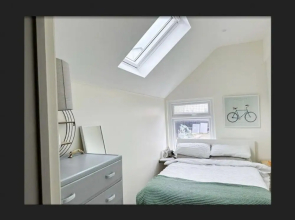 3 Bed Home - Sleeps 6, Garden, Pets and Very Central