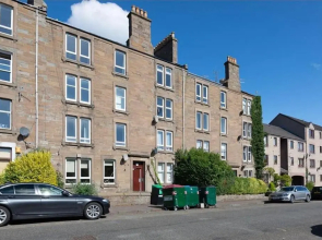 ☆ Bright, 2 Bedroom West End Apartment ☆