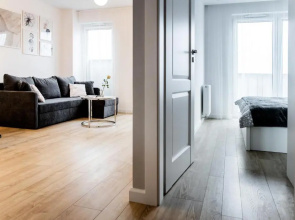 Lake View apartment-free parking