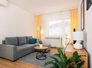 Spacious 2 Bedroom Apartment With Balcony