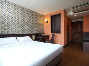 Rambuttri Village Inn & Plaza