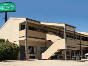 Greenlight Inn & Suites