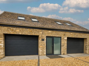 Stylish one bedroom Cotswold Coach House Tetbury