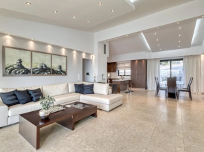 Luxurious Villa Solaris Next To The Beach