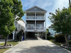 5 By The Sea 5 Bedroom Home by RedAwning