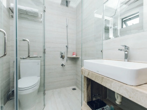 Seven Seas Hotel and Apartment