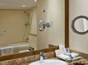 Jumeira Rotana Hotel