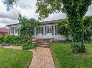 Benview Cottage, 3 Large Living Areas, Sleeps 8, CBD