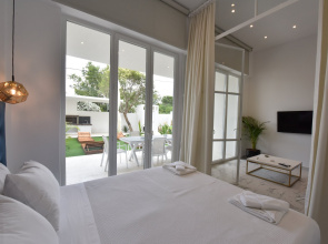 4 Elements Sea Side Luxury Suites - Wind