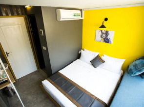 White Rabbit Hostel - Adults Only