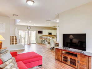 2 Mi to Desert Diamond Arena: Home w/ Patio!