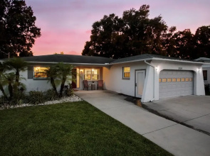 Bahia Vista Villa~15 Minutes to Beaches~sleeps 10