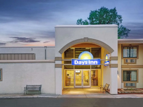 Days Inn by Wyndham Bloomington West