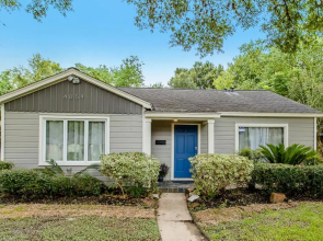 The Blue Door Bungalow - Luxury Home Downtown Houston