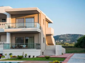 Niovi Seaside Suites