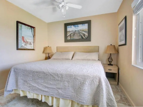 Five Palms Suite 204 - Daily - Weekly - Monthly