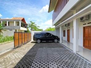 RedDoorz Syariah At Griya Izzara Guest House