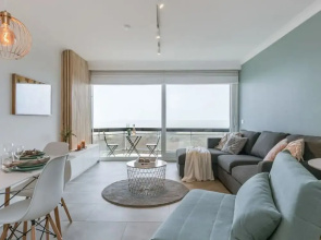 Modern Studio With Seaview and Parking