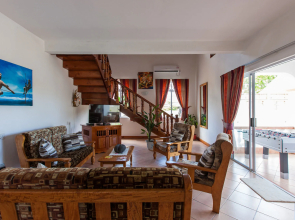 Villa Aya