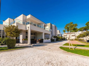 Expansive Apartment With Beach Access - Jasemin