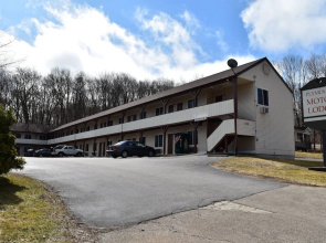 Plymouth Motor Lodge