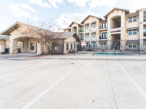 New! Stunning Apartment Just 1 Mile From Kyle!