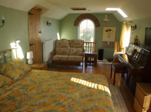 Rural retreat, central location, close to beaches