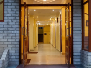 Neha Palace by OYO Rooms