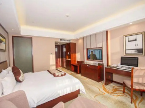 Earth Sunshine Hotel