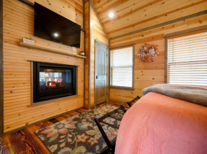 5 Star The Hidden Gem Farmhouse Romantic get away w EV connection