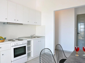 Hillside Studios & Apartments