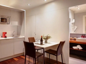 Duquesa Suites Landmark Hotel by Duquessa Hotel Collection