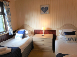 Birch Lodge 13 with Hot Tub