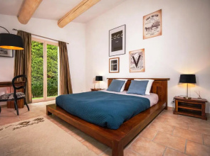 Villa Tessa for 14 people with private pool sauna and gym close to Aix en Provence