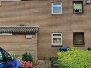 17 Spring Close Service Apartment