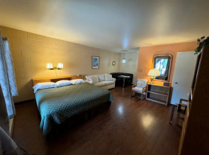 Chateau Rouge Condominiums
