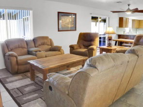 *New* Cozy Pool Home - Heart Of Lake Havasu