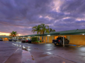 Jacaranda Country Motel