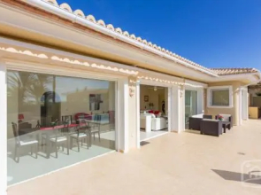 Abahana Villas La Corona