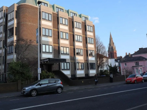 Crescent Apartment