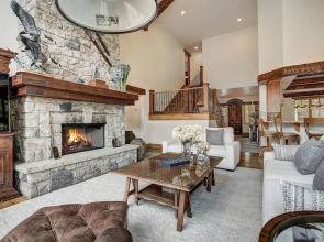 5BR Alpine Luxury Home with Private Hot Tub by RedAwning - Save 20% on 7+ Nights!