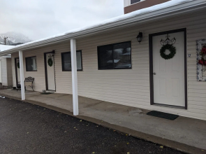 Bar H Motel