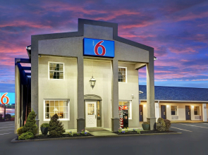 Motel 6 Washington, PA