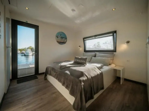 Havel River Houseboat