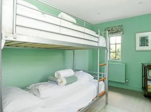 Pair of Secluded Rural Cottages near Oxford