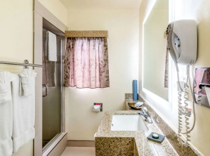 Inn at 50 at Long Beach Convention Center