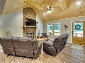 Ellijay Retreat w/ Access to Community Pools!