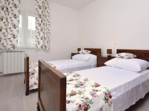 Amazing Home in Srinjine With Wifi and 3 Bedrooms
