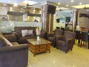 Maleez Lodge Hotel and Restaurant